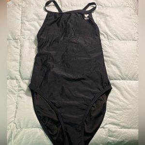 TYR SWIMSUIT SIZE 32 junior black . Like new . No knicks !